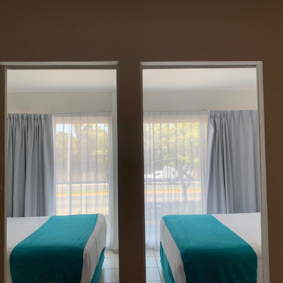 Container Inn Hotel Aeropuerto Пуерто Валярта Екстериор снимка